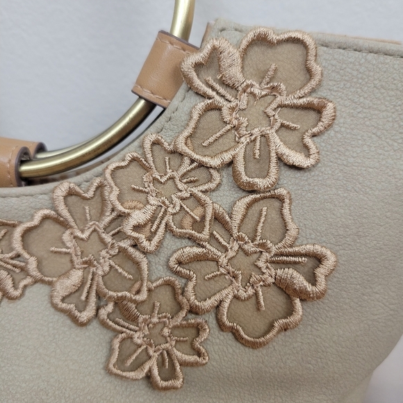 Elle Jae Gypset Painted Desert Ring Satchel in Dust Mesh Flower Detail Vegan - Picture 3 of 13